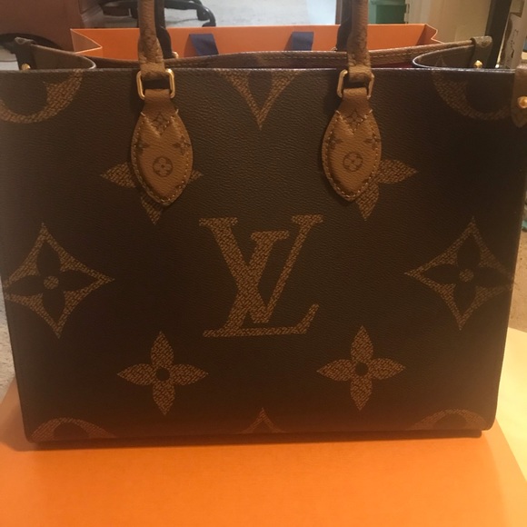 💕SOLD-Louis Vuitton Reverse Monogram Onthego MM - Picture 7 of 16